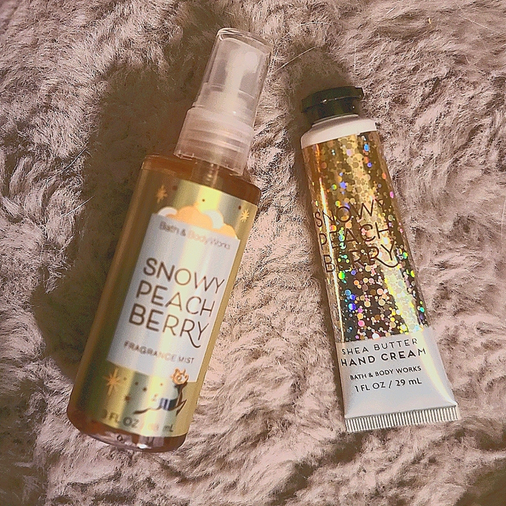 Snowy Peach Berry mini body care.
